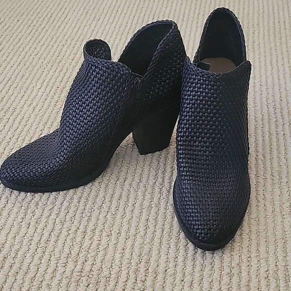 Esprit Woven Black Booties - Picture 1 of 6